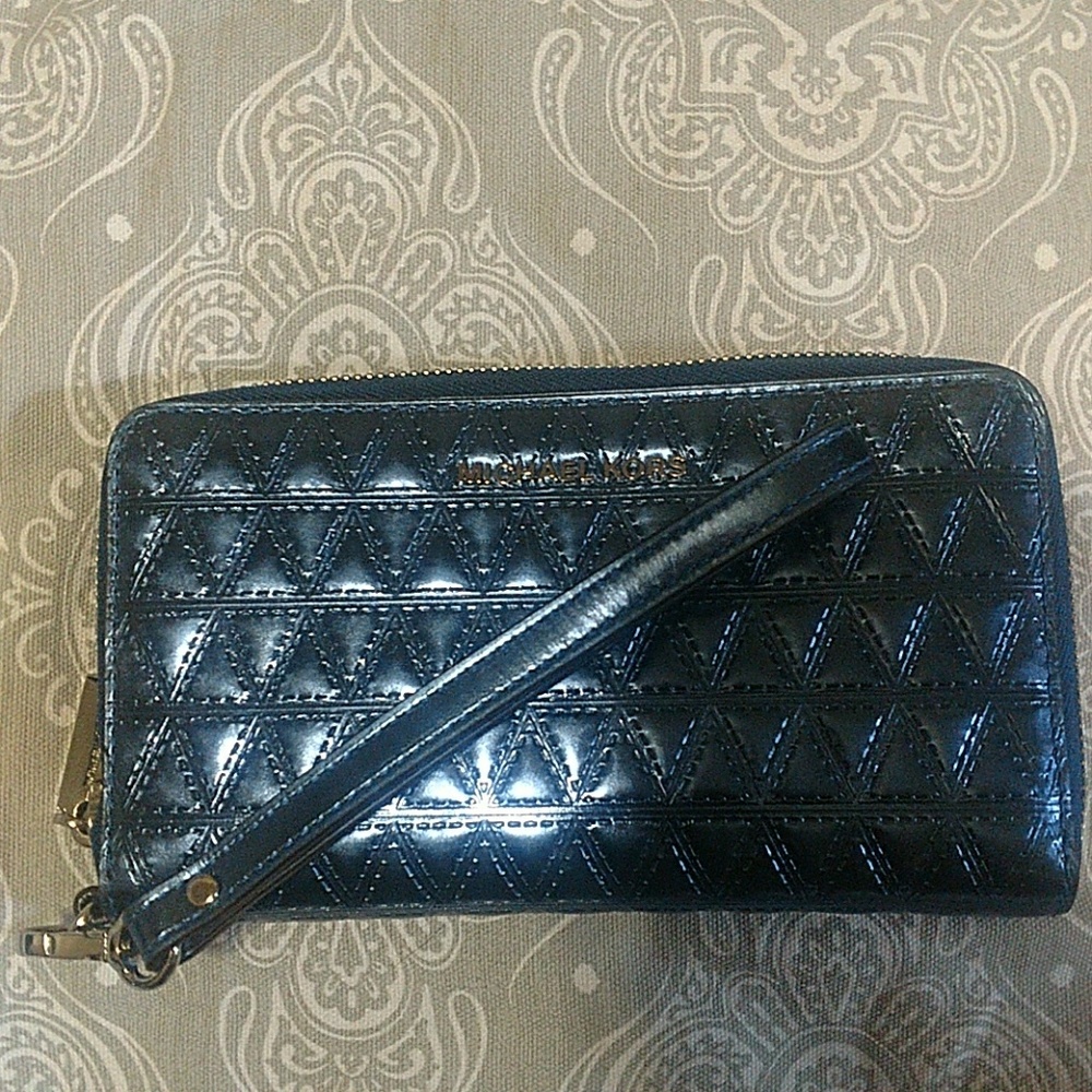 Micheal Kors wristlet